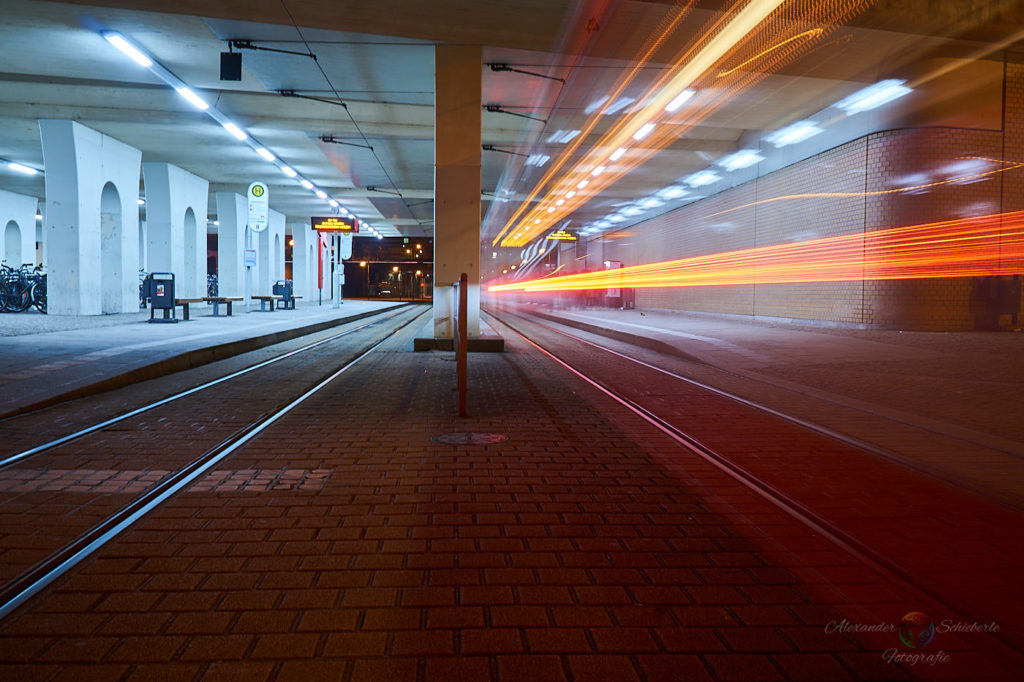 Straßenbahn am Bahnhof