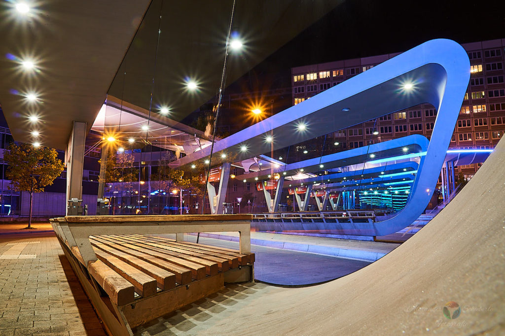 Busbahnhof bei Nacht