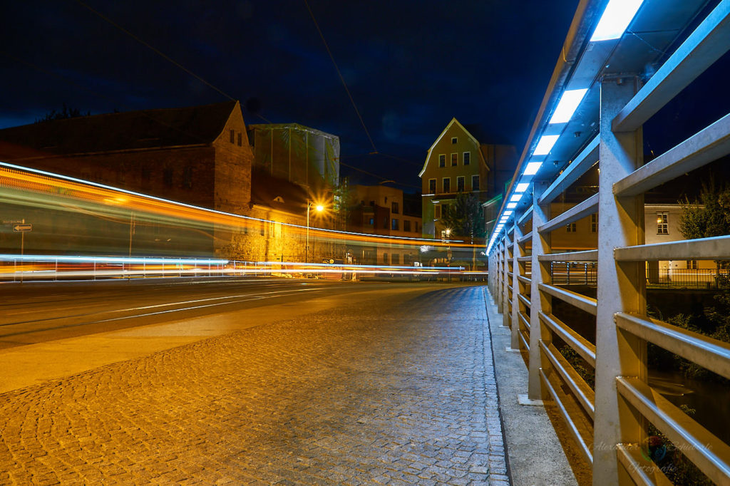 Klausbrücke mit Lichtziehern der Straßenbahn